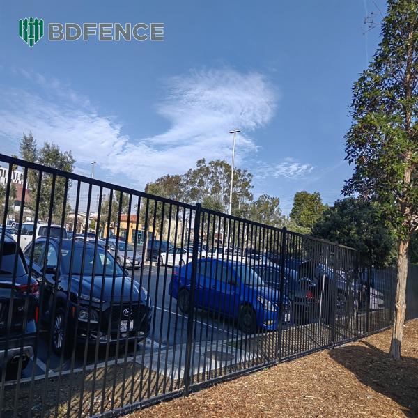 Устойчивый к землетрясениям трубчатый стальной забор