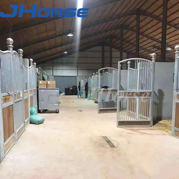 A tenda de aço do cavalo do tratamento móvel resistente do HDG fronteia a prova de corrosão