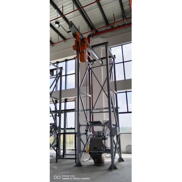 Space Saving Raw Materials Unloading System Bulk Materials Big Bag Unloading Station