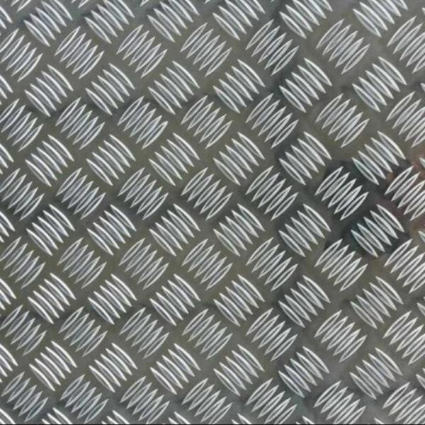 3003 H24 Diamond Aluminium Sheet Alloy Plate 1220mm Width Silver Color For Floor