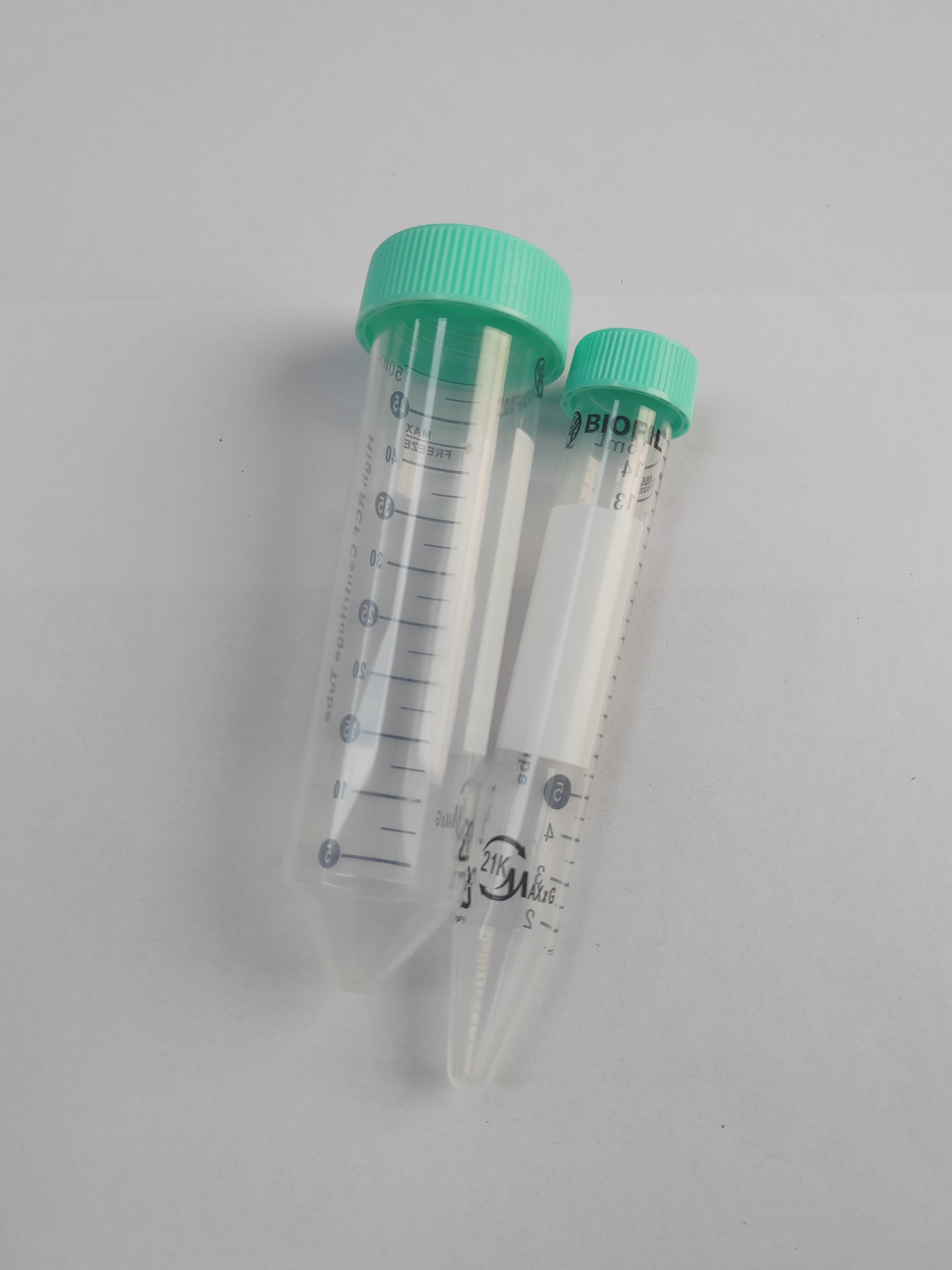 Lab Disposable Falcon Tube 15ml 50ml Pyrogen-Free Plastic Conical Centrifuge Tube with Screw Cap Made from PP Material