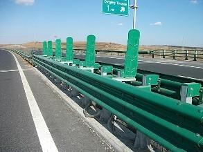 PVC Coating Thrie Beam Highway Guardrail Systems For Traffic Road Protection