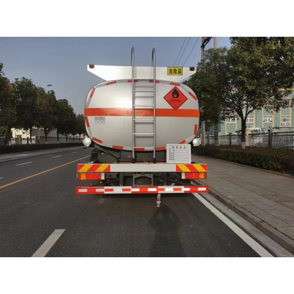 Camion lourd national chinois HOWO 4X4 à quatre roues motrices 290HP 10CBM Camion réservoir d'huile