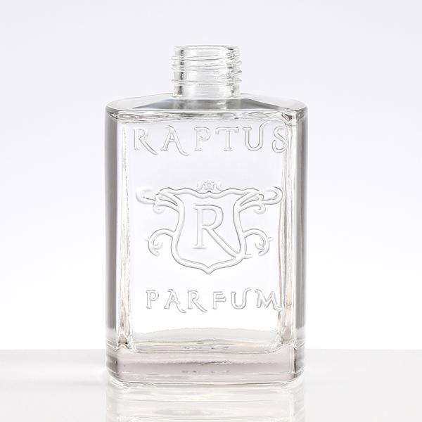 Botella de vidrio de vino cuadrada en relieve con tapa de vidrio Vino Estampado en caliente Patrón de onda de agua