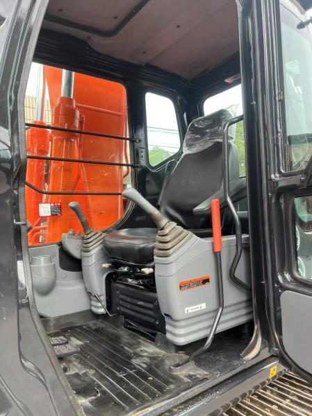 Used Medium Size Hitachi  Hydraulic Crawler Excavator 120  Excavator