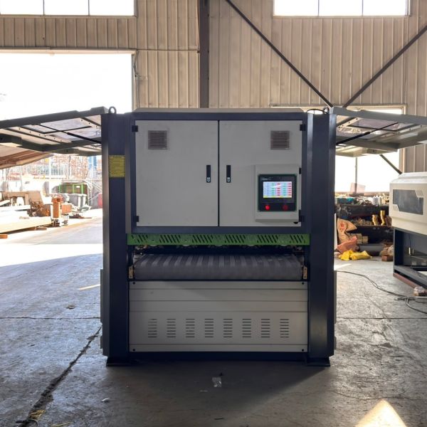 Machine à polir le bois de précision, polissage de formes spéciales polyvalentes