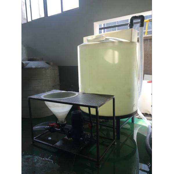 El tanque de agua vertical de dosificación químico resistente ULTRAVIOLETA del top de la bóveda del tanque de 660 galones con el agujero de dren