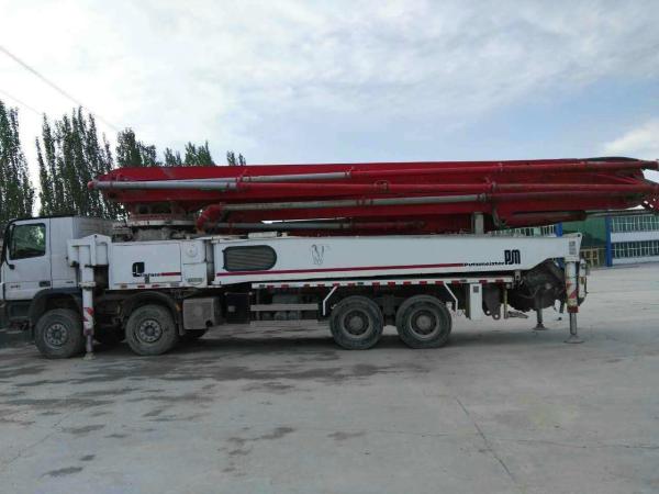 2.6mm Amplitude de vibration Usine de battage de béton 56 mètres Putzmeister Boom Pump Truck