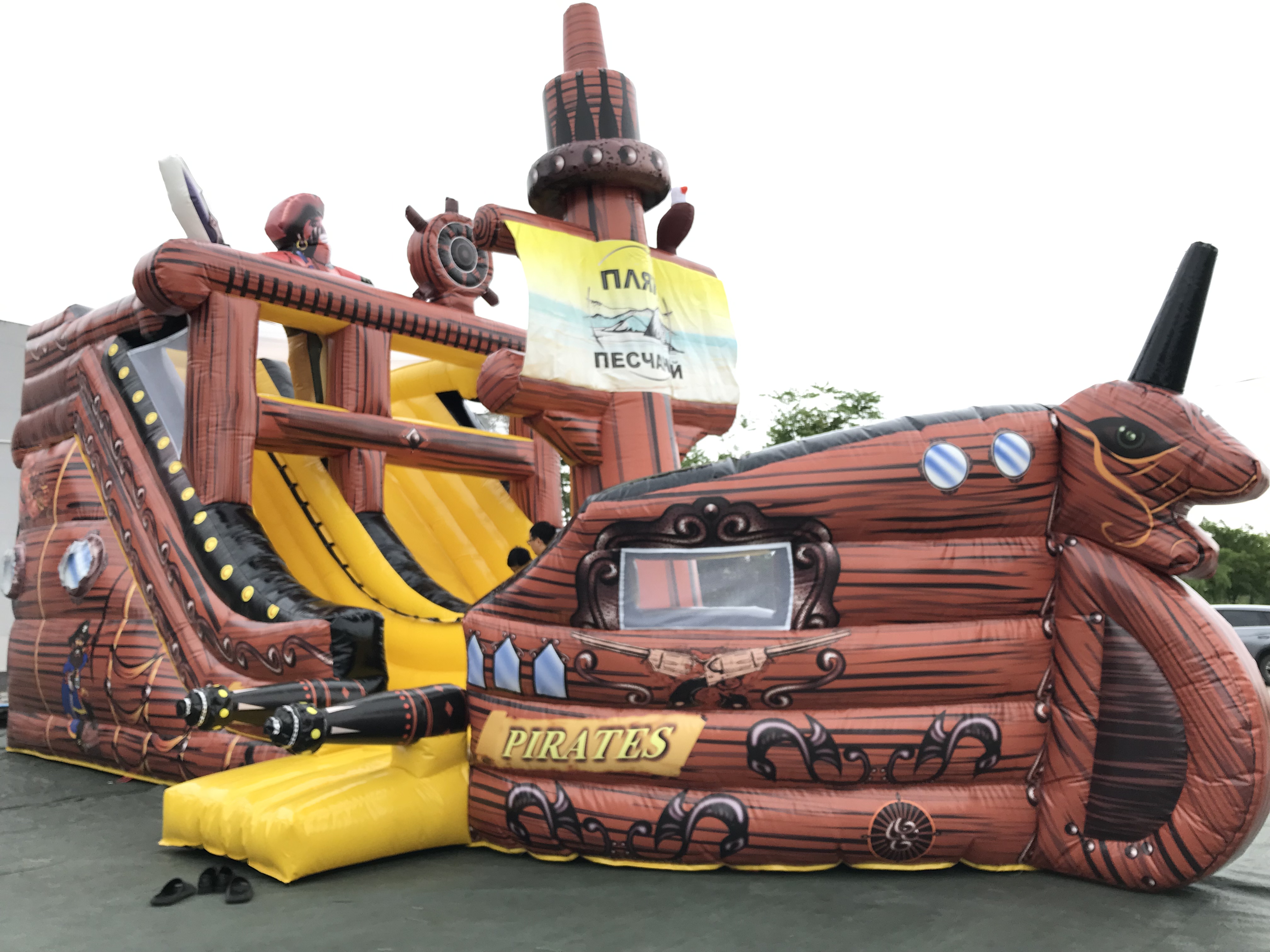 2026 New Outdoor Inflatable Fun City Playground Equipment Inflatable Pirate Ship Slide for Kids and Adults