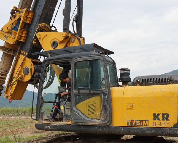 KR80A sondage rotatoire hydraulique de forage de profondeur de 28 m bien empilant la vitesse de rotation de Rig Machine With 8~30 t/mn