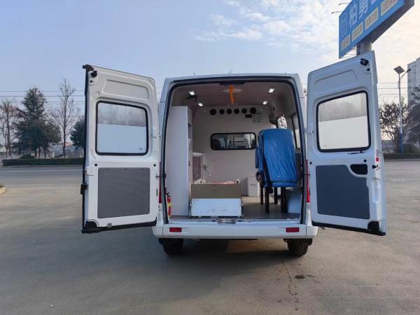 Customized New Ambulance Euro 5 Hospital Disability Transfer Vehicle 4x2 Mobile Clinic Vehicle