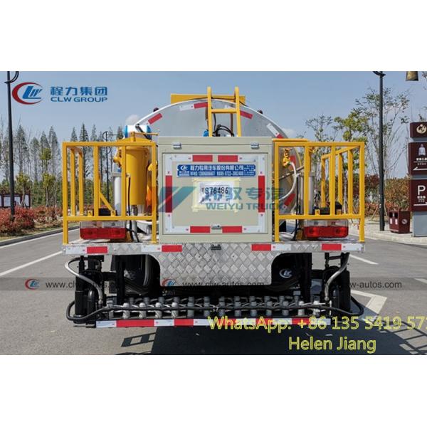 Dongfeng 4x2 6 roule le camion de distributeur du bitume 5000L