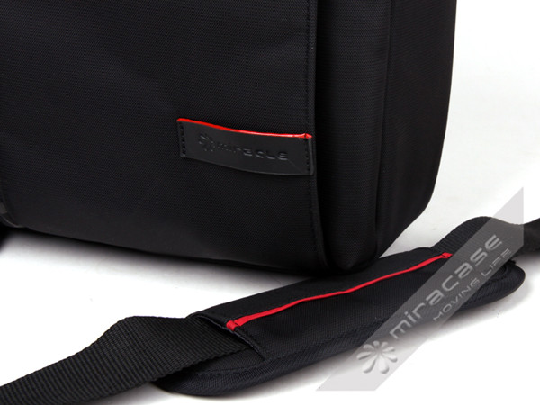 Le nylon noir à roues par roulement portent le sac pour l'ordinateur portable, avec la bulle à l'intérieur pour la protection