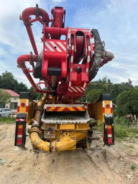 Used Putzmeister Concrete Pump Truck 56m/62m for Smooth Concrete Pouring