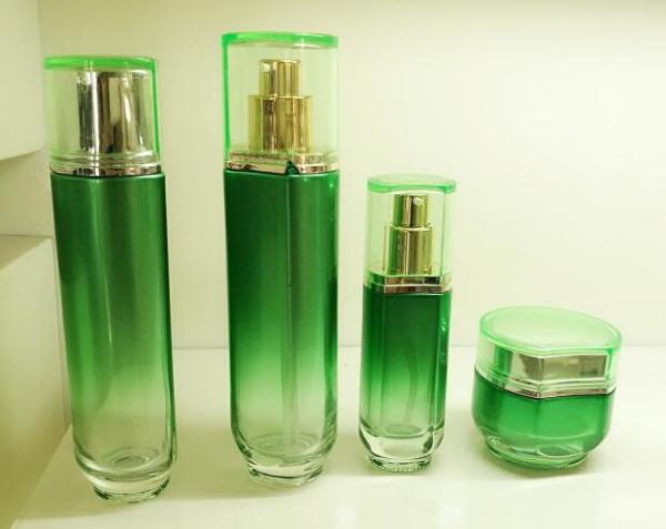 Soins de la peau cosmétiques en verre adaptés aux besoins du client de pots de bouteille et de crème empaquetant la divers peinture et Silkscreen