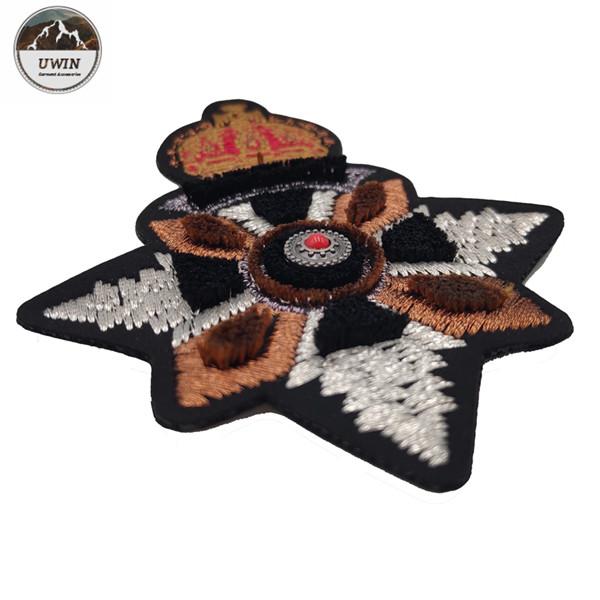 Delicate Elegant 3D Embroidery Patches Custom Shape With India Slik / Metal Material