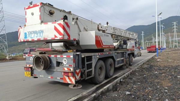 Poids de levage maximal 16t 11 ans Zoomlion QY50V5 50t Grue de camion Modèles populaires