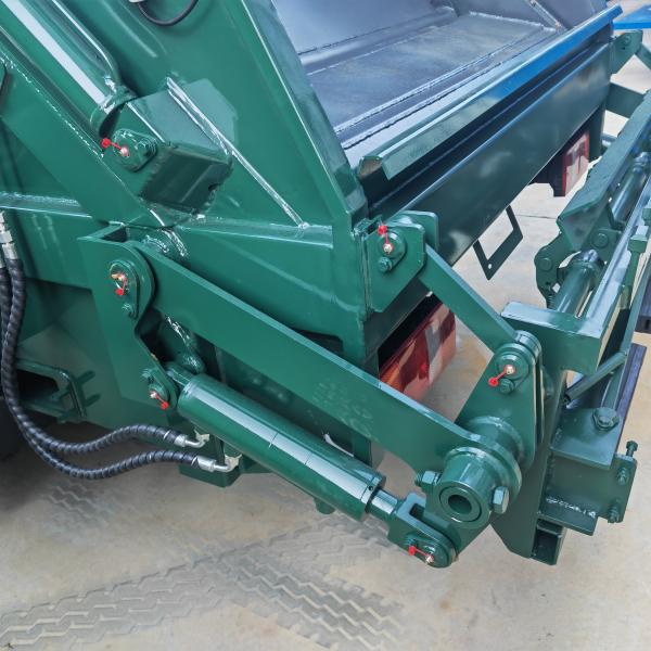 Sinotruck Howo Benne basculante droite Robuste Camion poubelle compacteur