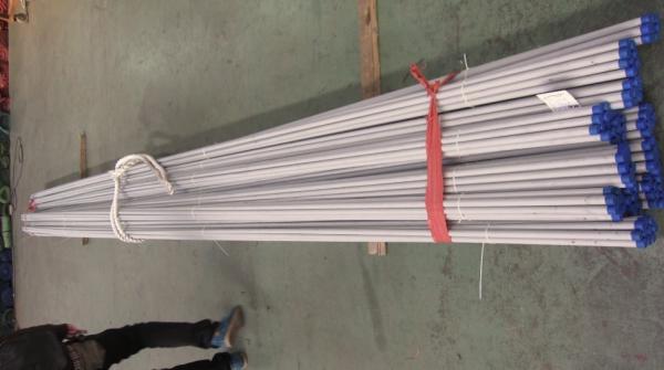 Tubulação de aço inoxidável de ASTM A269/ASME SA269, extremidade recozida, lisa brilhante, tampão plástico TP304/304L TP316/316L