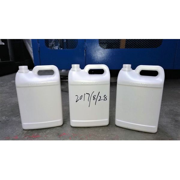 HDPE PP Plastic Processed Blow Molding Machine For 5 Liter Jerry Can Engine Oil Bottle Chemical Container Manufacturing