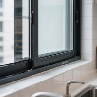 Ventanas corredizas de aluminio modernas: versátiles y eficientes para baños, oficinas y cocinas
