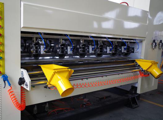 Сервопривод печатает рифленую ширину 1800мм машины 200м/Мин Слиттер для разрезать НК бумаги