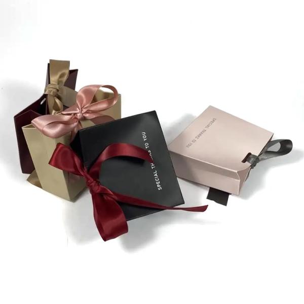 Wholesale Custom Printed Logo Luxury Gift Paper Bag Retail Boutique Shopping Paper Bags With Your Own Logo