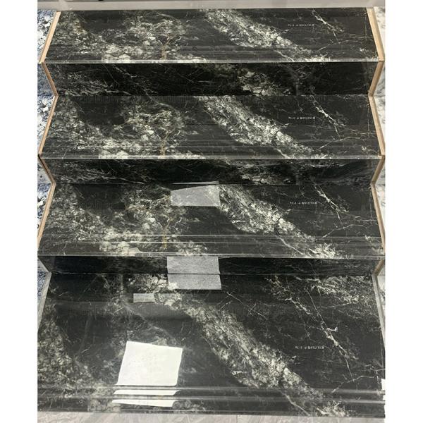 Adaptez les carreaux de céramique aux besoins du client de porcelaine d'escalier de luxe de marbre que le plein corps a glacé non le glissement