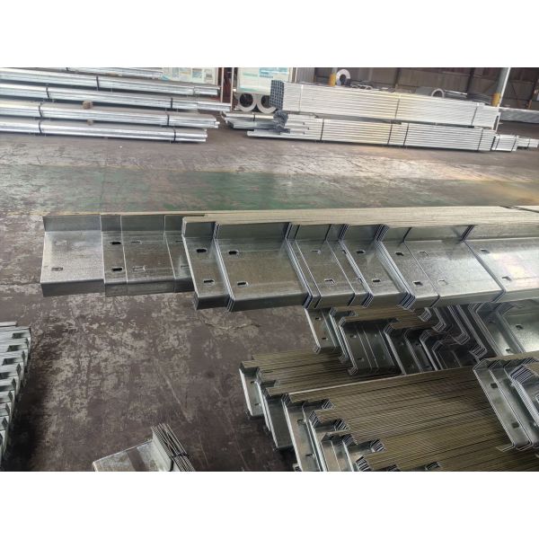 Hot Dipped Galvanized Metal Building Purlin with 40-275g Zn Coat and Customized Length for Structural Framing