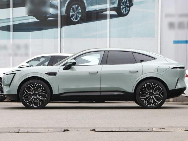 2022 Avatr 11 Long-Life Dual Motor Car Curb Weight 2280kg Endurance 555km Four Seater