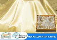 Le satin lisse de décoration de cadeau la poupée de revêtement qu'en soie vêtx 100 RPET a réutilisé le polyester