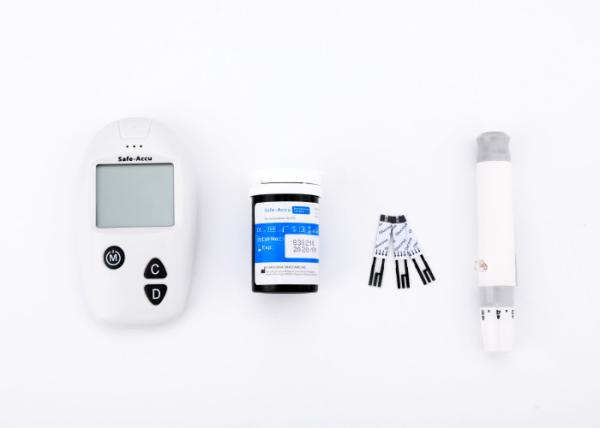 ISO 15197 Proved Home Glucose Meter Automatic Off 3 Min Strip Enject CE Approval
