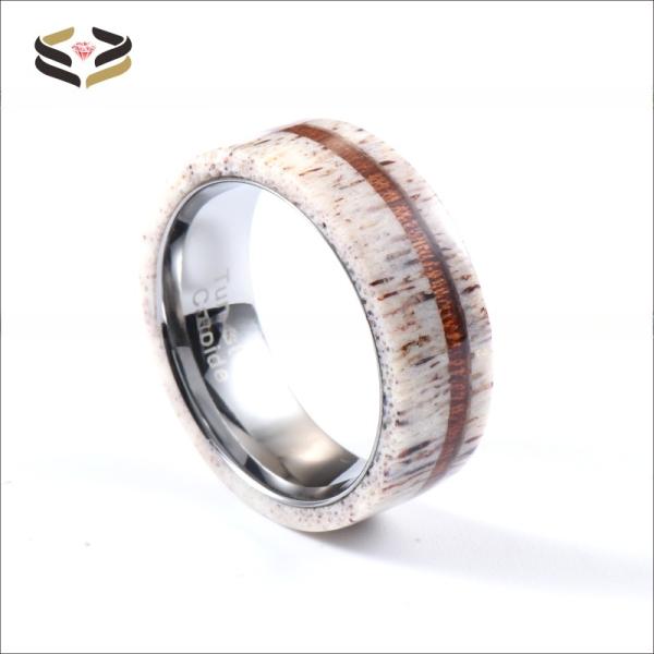 L'anneau de mariage géométrique 8mm avec bois Koa L'anneau de mariage en tungstène pour homme Cadeau idéal pour les occasions spéciales