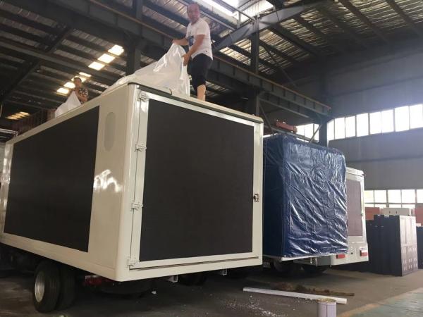Vehicle Mounted LED Truck Mobile Digital LED Billboard Advertising Truck