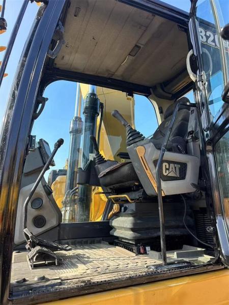 Excavadora CAT 320D original usada de 20 toneladas com 455 horas de trabalho e bomba hidráulica