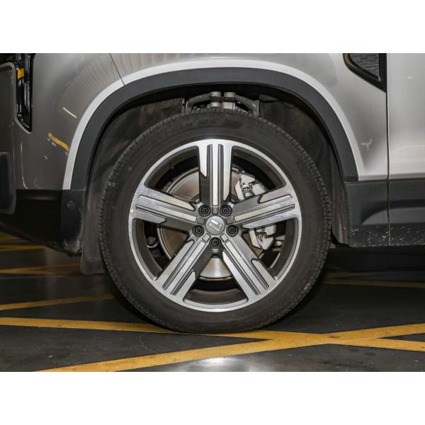 Ji Shi 01 6-Seater Electric SUV Professional Service Black Exterior 6-Seater Version