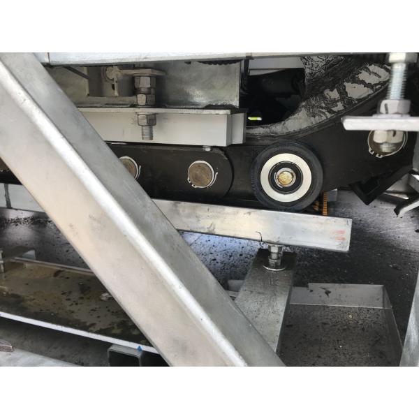 Opaque Balustrade Escalator V Type Handrail step chain roller out side