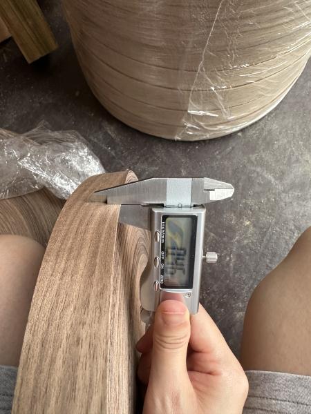 0.45mm Walnut Wood Veneer Edge Banding with 8% Moisture Content and Customizable Width for Furniture and Cabinets