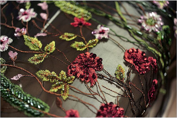 Ткань шнурка простирания Мулти покрашенная флористическая тяжелая вышитая бисером для украшения платья свадьбы