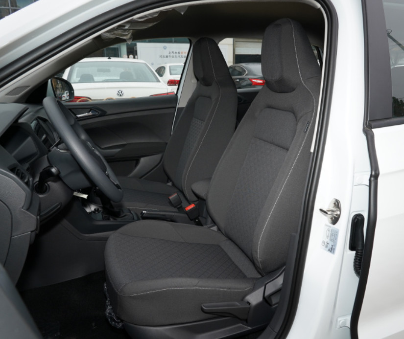 Автомобиль версии 1.5L 113HP L4 T-креста 2023 1.5L ручной Fengshang VW с турбонаддувом