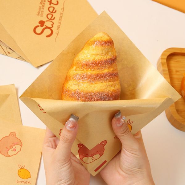 Custom Triangular Kraft Paper Bags, Eco-Friendly Disposable Bags for Snacks & Baked Goods