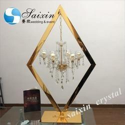 ZT-407 Novo ouro de diamantes suportar com pendurado cristal porta velas para mesa de casamento top centerpiece