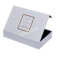 Exquisita caja de regalo blanca con tapa magnética de cierre