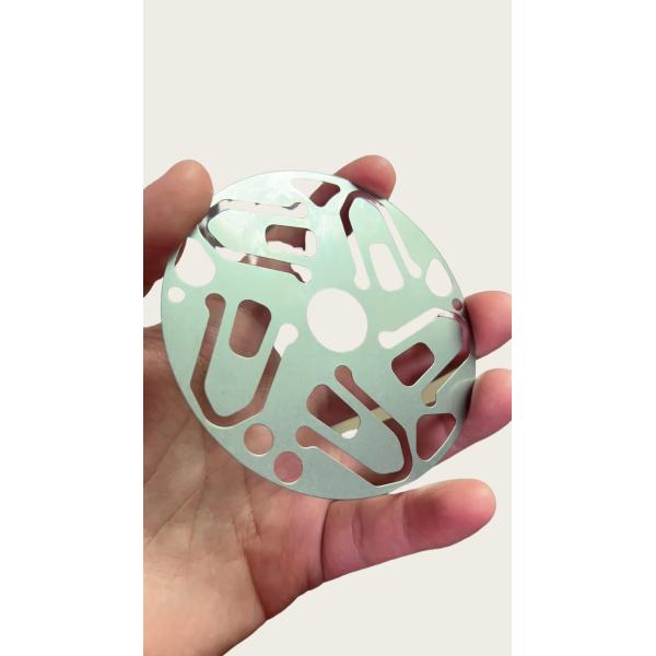 Partes moldeadas de metal personalizadas de precisión Soluciones de chapa de metal a medida para aplicaciones automotrices, electrónicas e industriales