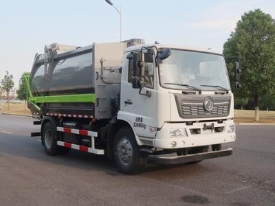 Efficacité énergétique Un camion-poubelle moderne doté d'une fonction de positionnement par satellite