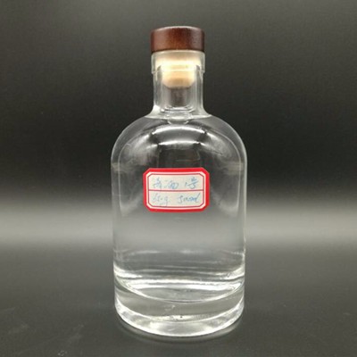 Custom Size Flint Glass Bottle for Limoncello Decal Surface and Crystal Material