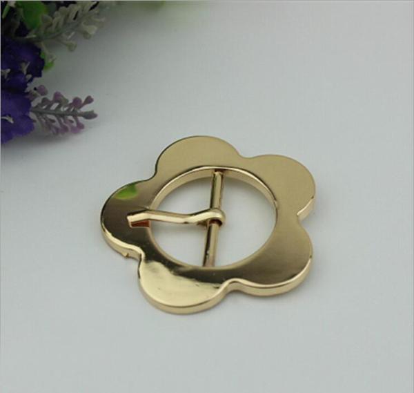 Design simple 32 mm light gold large flower belt buckle pin buckle bag cover head decoration for clothing hardware