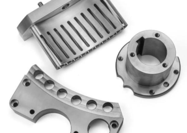 Partes de usinagem CNC de precisão em aço inoxidável 410 para soluções de engenharia e fabricação