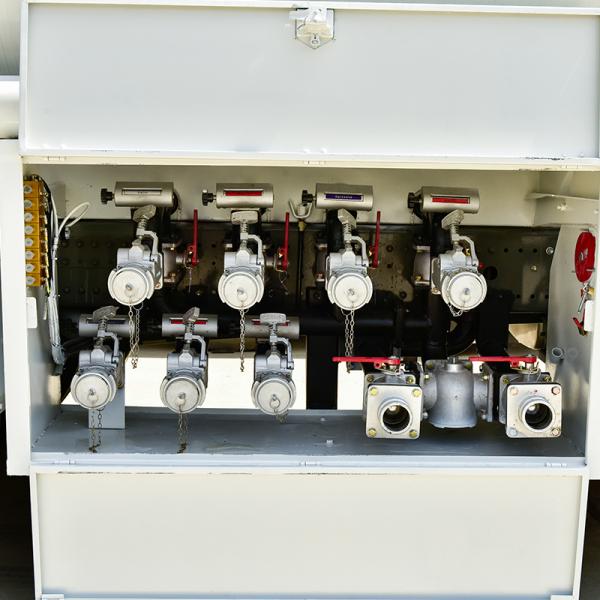 8 Forward Shift Number HOWO 20000L Crude Palm Oil Fuel Tanker Truck with 5001 10000L Tank Volume