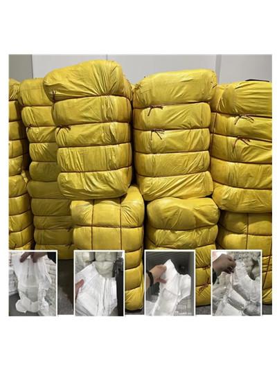 620000 pièces de couches pour bébés de qualité B compressées en boules pour toutes les tailles